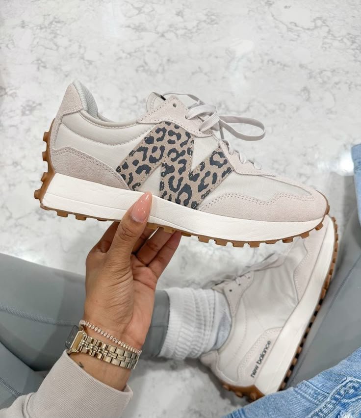 New Balance 327